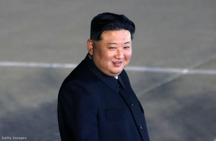 Kim Dzsongil&nbsp;Észak-Korea legfelsőbb vezetőjének
                         kedvenc filmjei között ott volt a „Péntek 13.”, a „Rambo” és a „James Bond”-sorozat is