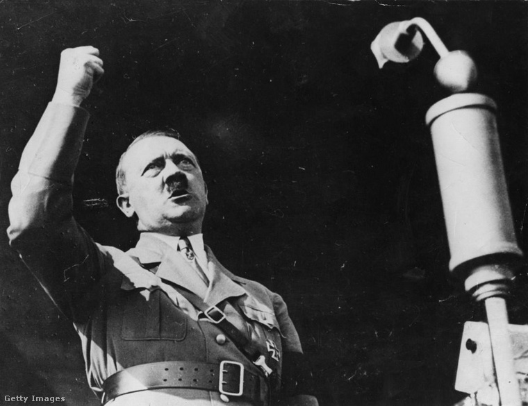 Testbeszéd mint propaganda&nbsp;A fotósa több ezer képet készített róla beszédei előtt, amiket ő saját maga elemzett, hogyan mutasson erőt, méltóságot