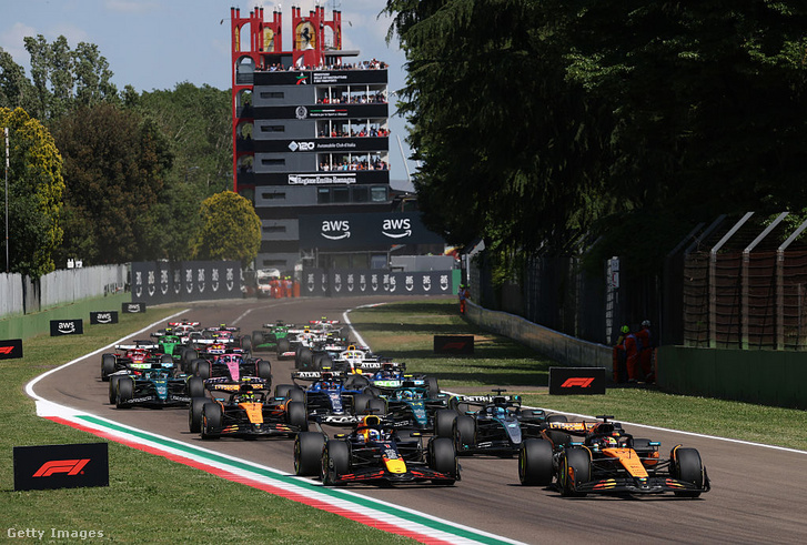 Itt még úgy tűnt, hogy Verstappen csak harmadikként fordul majd - Kép forrása: Getty Images