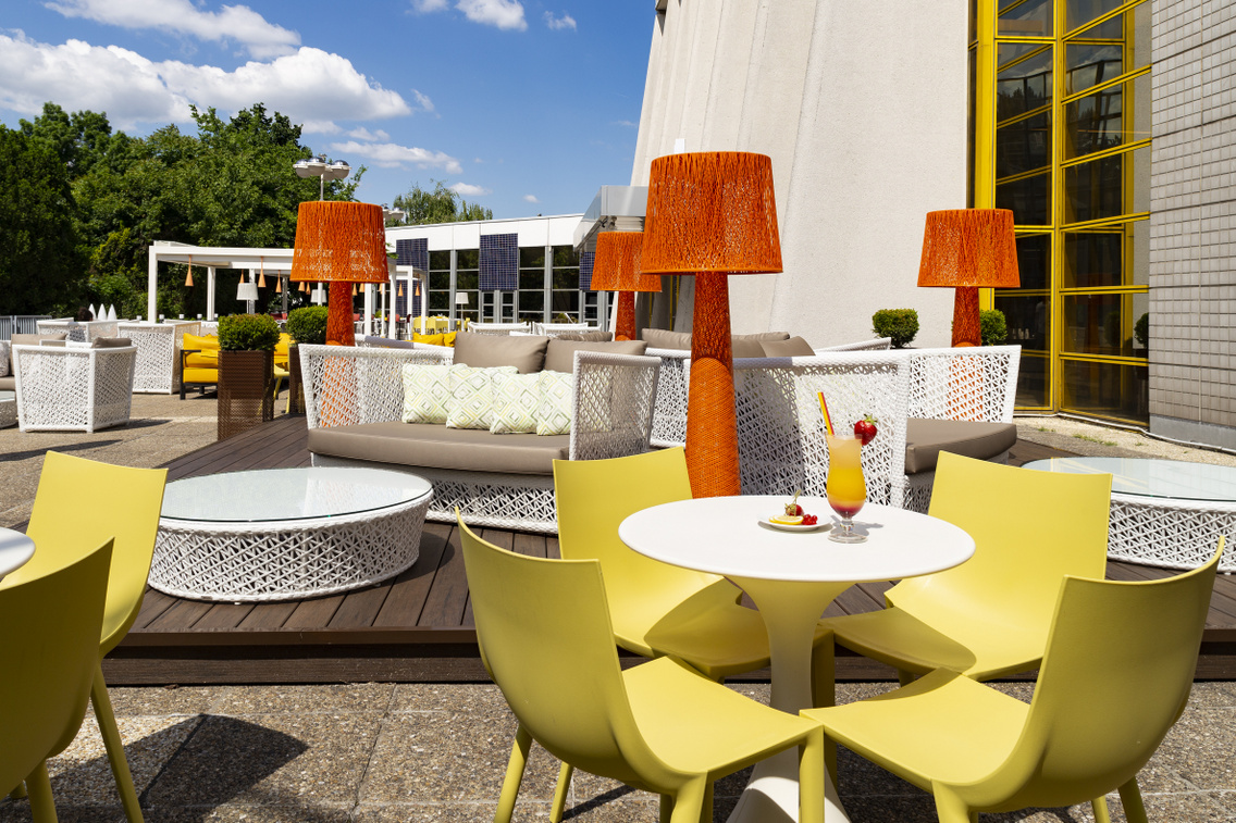 A Yellow Bistro & Bar és a terasz is nyitva áll a külsős vendégek számára is