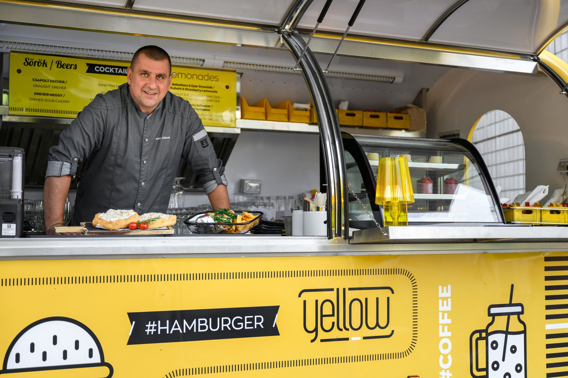 Borsi Sándor séf a food truckban