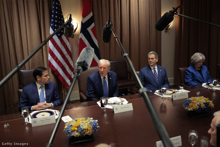 Donald Trump amerikai elnök a Fehér Ház kabinettermében 2025. április 24-én