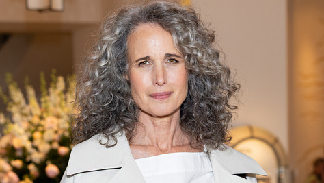 A hét szettje: a 67 éves Andie MacDowell minimalista stílusát imádjuk
