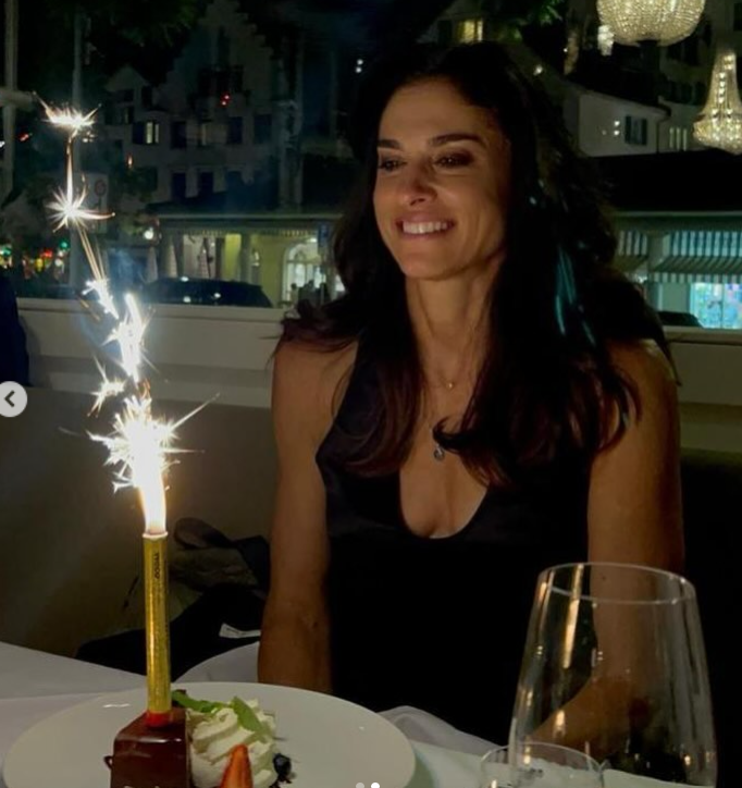 Gabriela Sabatini május 16-án lett 55 éves, születésnapja alkalmából ezt a szexi fotót posztolta magáról.