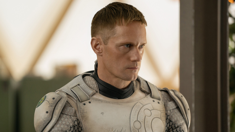 Alexander Skarsgard embergyűlölő robotnak állt új sorozatában