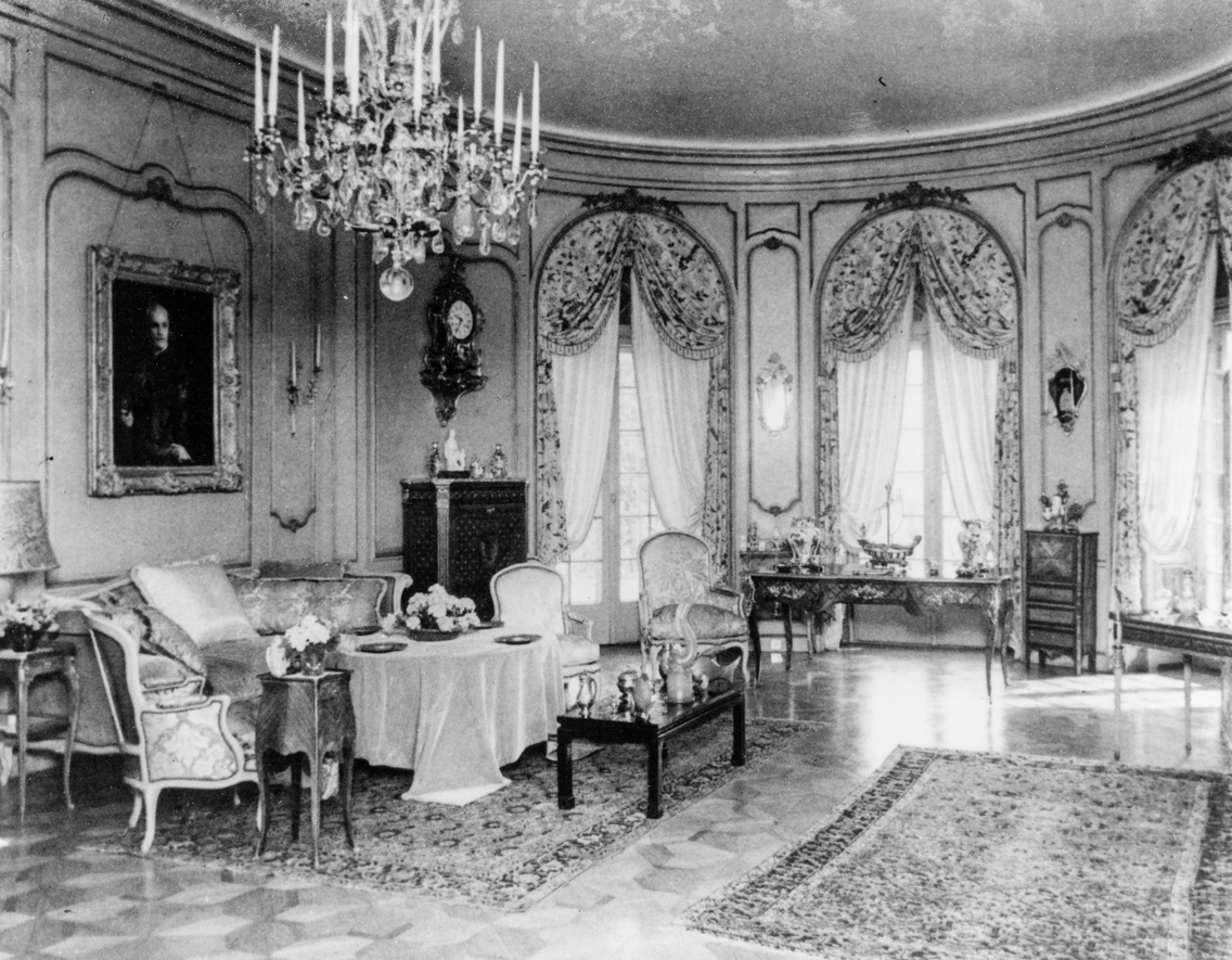 A szalon az 1930-as években