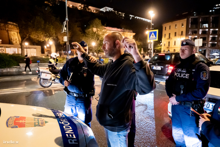 Szabó Bálint az egyik Hadházy Ákos által szervezett demonstráción 2025. április 15-én