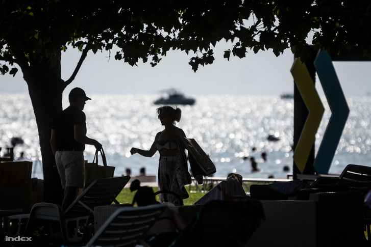 Strandolók a Balatonon 2023. augusztus 26-án