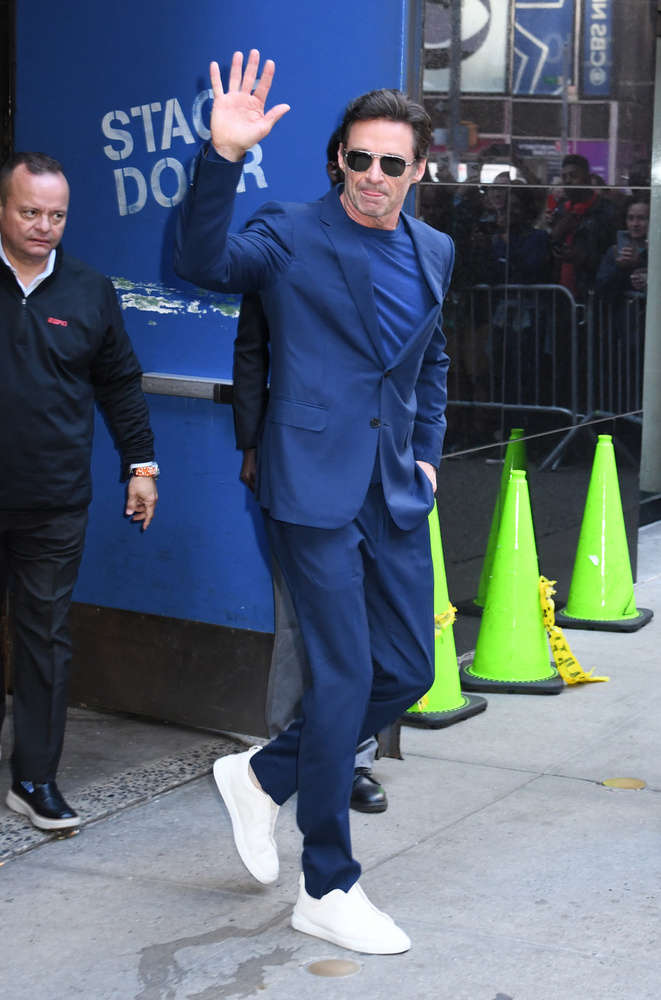 Hugh Jackman New Yorkban bukkant fel a Good Morning America stúdiója előtt, hogy legújabb színházi előadását népszerűsítse, ami egy egyszemélyes élő show.