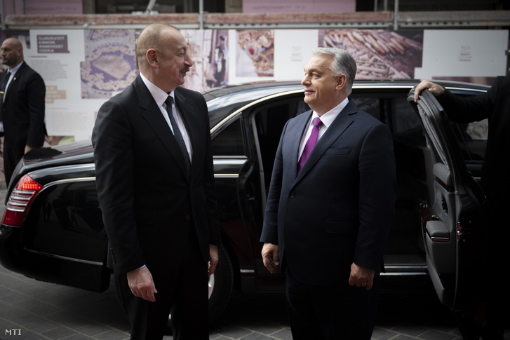 Orbán Viktor miniszterelnök (j) fogadja Ilham Alijev azeri államfőt a Karmelita kolostorban 2025. május 20-án