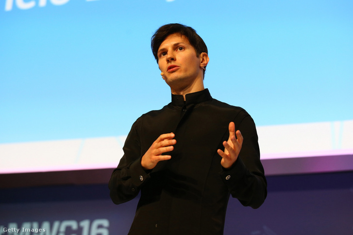 Pavel Durov, a Telegram alapítója és vezérigazgatója tartja nyitókonferenciáját a Mobile World Congress második napján Barcelonában 2016. február 23-án