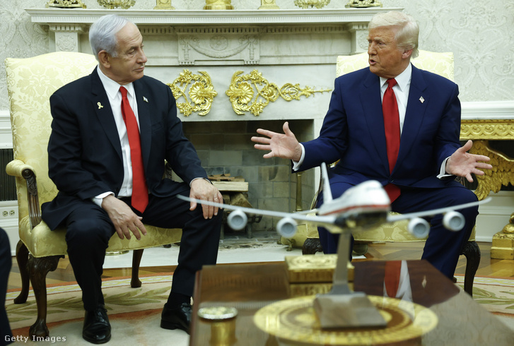 Benjamin Netanjahu és Donald Trump 2025. április 7-én