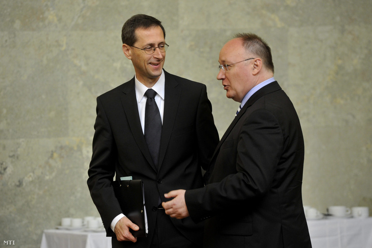 Varga Mihály és Burány Sándor a testület szocialista elnöke a kinevezés előtti meghallgatáson.