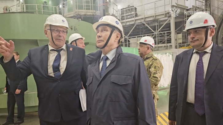 Vlagyimir Putyin orosz elnök meglátogatja a kurszki atomerőművet 2025. május 21-én