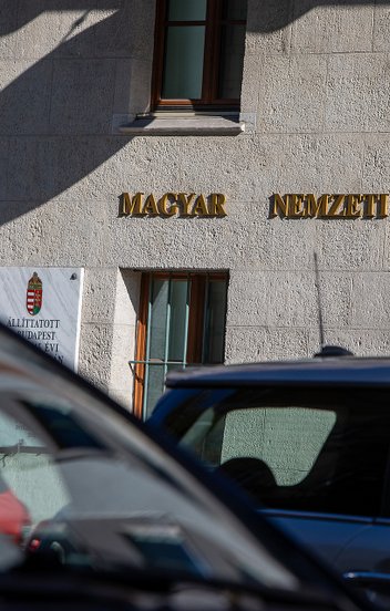 Nagyarányú leépítést jelentettek be Varga Mihályék