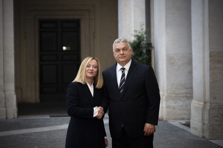 Orbán Viktor szövetségese nagyobb szerepre vágyik, nem csak Amerika és Európa között lenne hídépítő