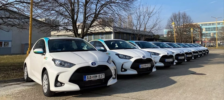 toyota-yaris-limo-1.webp