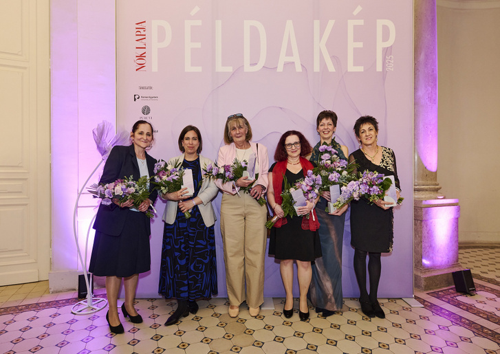 A díjazottak balról jobbra: Sárvári Ilona, Török Flóra, Földi Júlia, Pásztor Gabriella, Schéder Veronika és Berente Judit