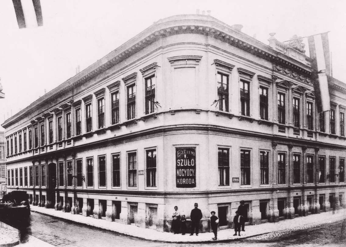 A Budapesti Tudományegyetem Orvostudományi Kar (a későbbi Semmelweis Egyetem) Szülészeti és Nőgyógyászati Klinikája (1895 körül)