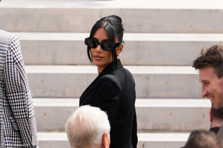 Kim Kardashian megérkezik a Palais de Justice-hez Párizsban, Franciaországban, 2025. május 13-án