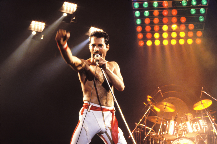 48 év után kiderült Freddie Mercury titka: az énekesnek született egy lánya