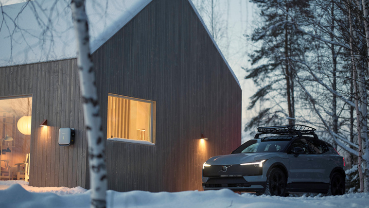 339529 Volvo EX30 Cross Country with Swedish winter cabin