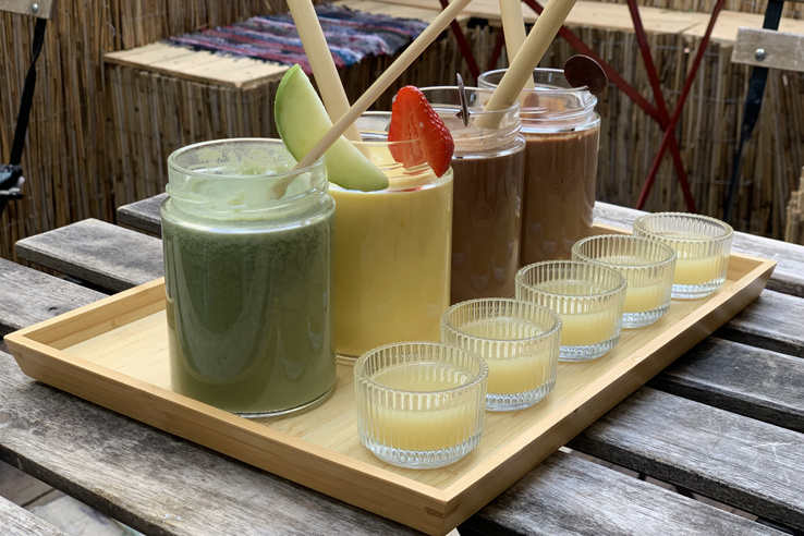 Mindenmentes házi smoothie-k egy eldugott városi oázisban