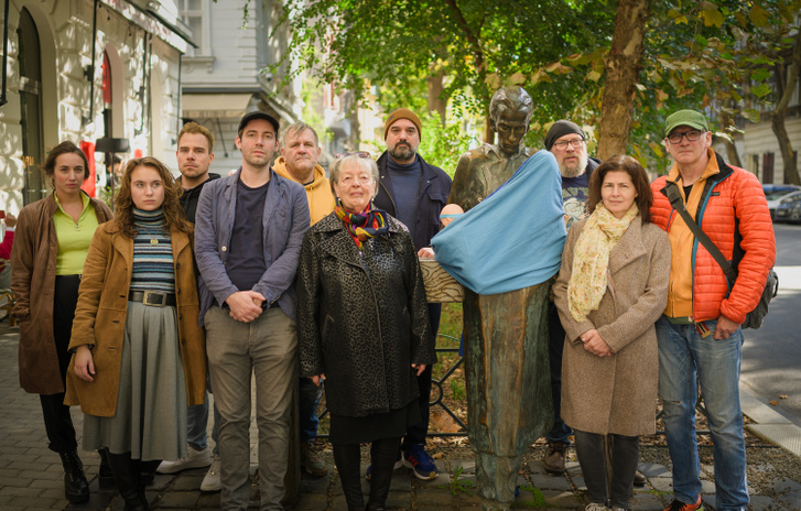 A kampányhoz csatlakozott többek között a budapesti Radnóti Miklós Színház és számos ismert ember is, mint Dallos Bogi, Puskás Peti, Tapasztó Orsi, Ábel Anita, Ördög Nóra, Kiss Ramóna, Szabó Győző, Szabó Erika, Sena, Nádai Anikó
