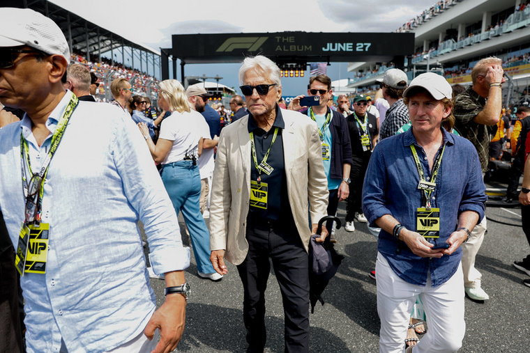 Michael Douglas is tiszteletét tette a nagydíjon