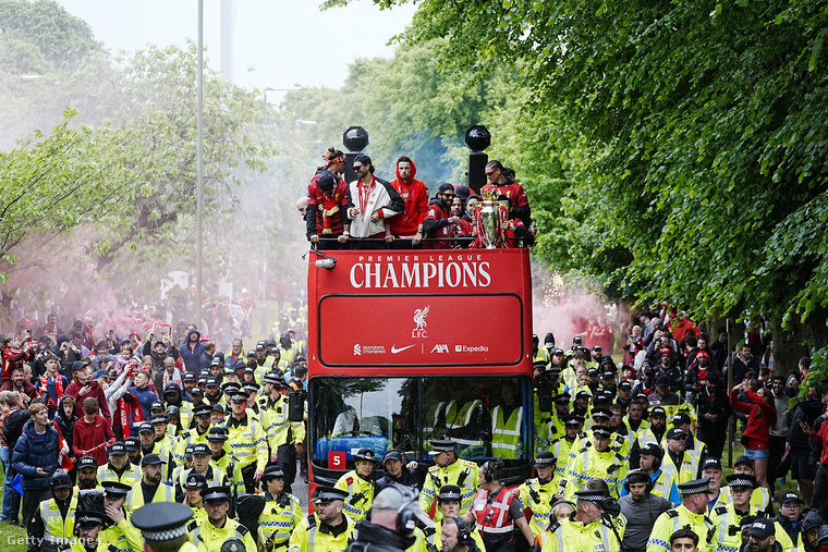 Őrület a városban: így ünnepelte a bajnoki címet Szoboszlai Dominik és a Liverpool.
