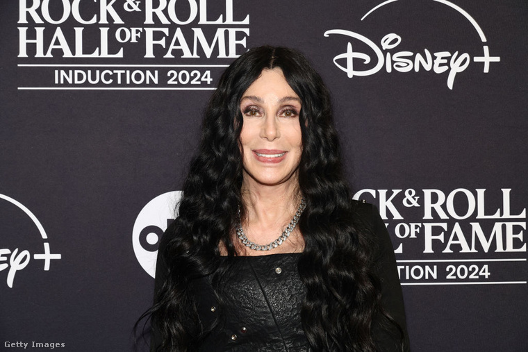 Cher – Hollywood mosolyra szabva Egy neves fogorvos szerint Cher titokban fogszabályzót viselt, hogy még tökéletesebbé tegye a mosolyát