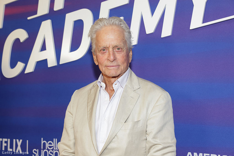 Michael Douglas – a bor nem csak öregít&nbsp;A színész legendás mosolya teljes fogfehérítésen és kiegyenesítésen esett át