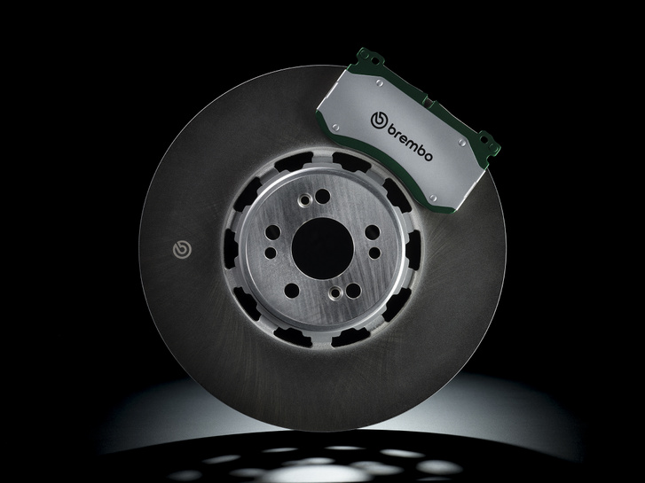 Ha lekopik a Brembo logó, akkor eljött a csere ideje.