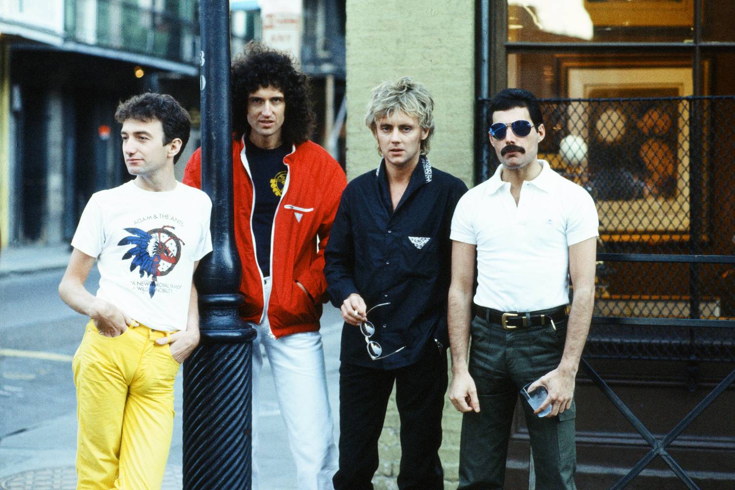Balról jobbra: John Deacon, Brian May, Roger Taylor és Freddie Mercury.