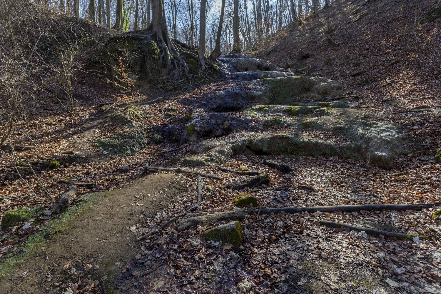 Mecsek, Meleg-mányi-völgy