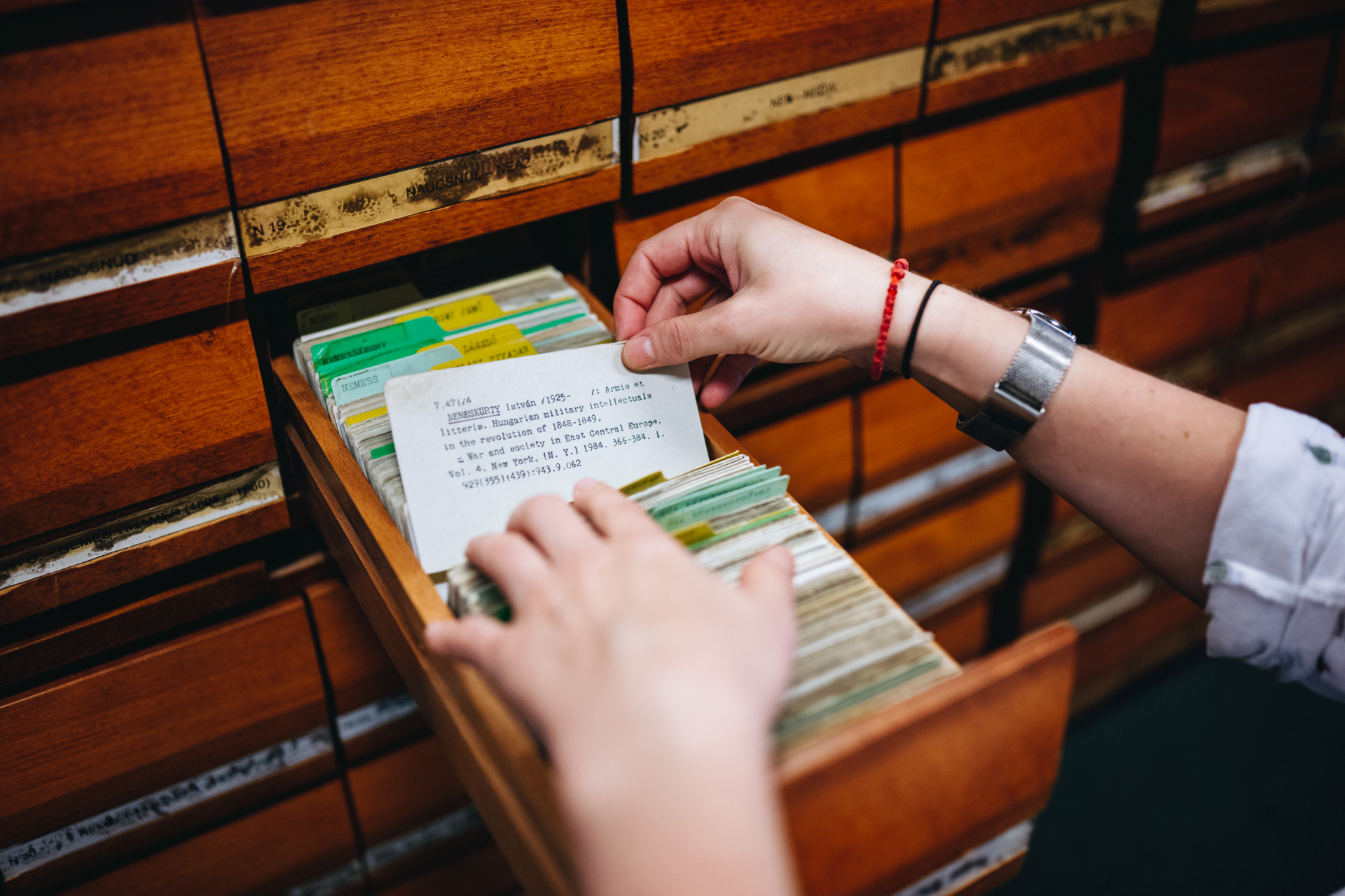 Könyvkeresés katalóguscédulák segítségével