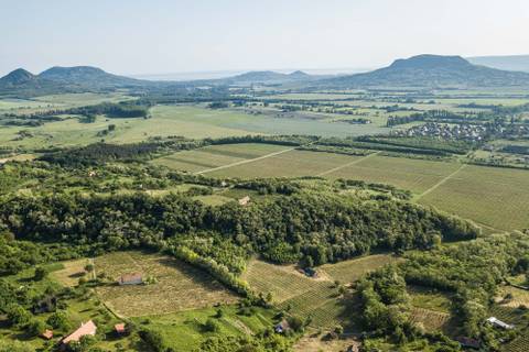 Természetvédelmi fejlesztések kezdődnek a Tapolcai- és a Káli-medencénél