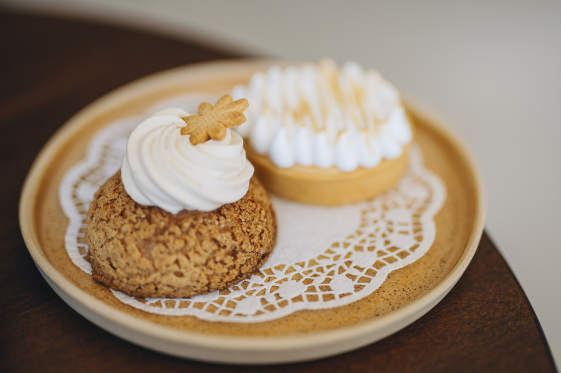 Petite choux, lemon tart