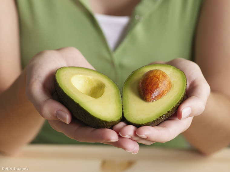 Avokádó – a bőr barátja&nbsp;Az avokádó nemcsak trendi, de tele van E-vitaminnal és omega-zsírsavakkal, amik védenek a kollagén lebomlásától