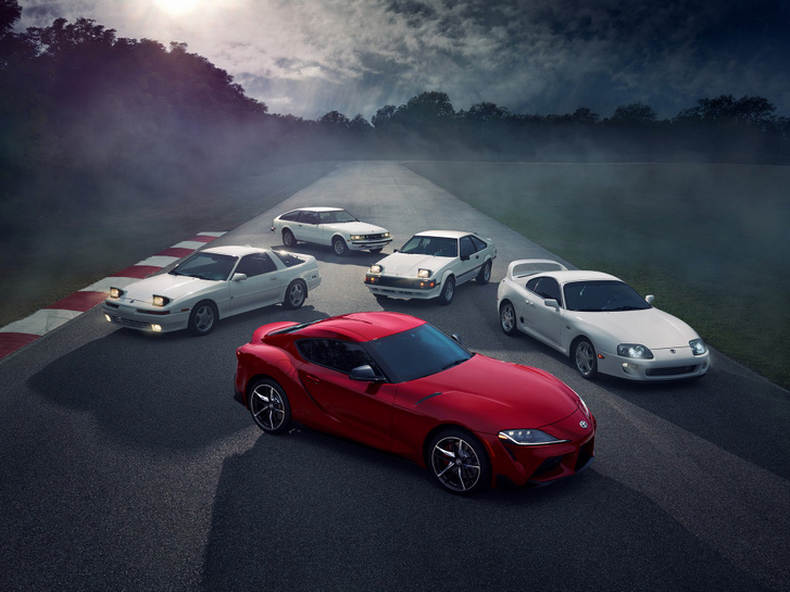 Az összes Supra generáció az mk5 megjelenésekor - Fotó: Toyota