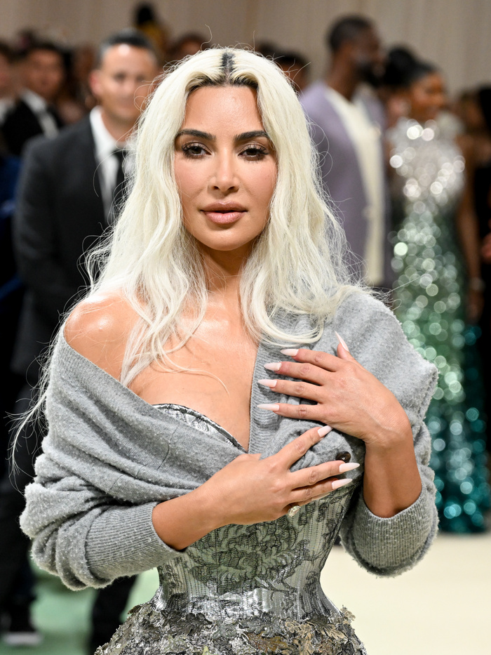 Kim Kardashian 32 éves fotót posztolt – nem lehet ráismerni