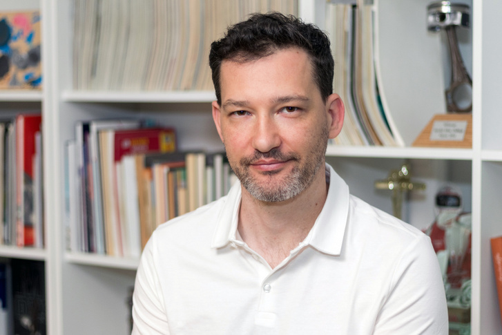 Dr. Hujber Szabolcs nyelvész, Artisjus-díjas szövegíró veszi át át a főszerkesztő-helyettesi pozíciót
