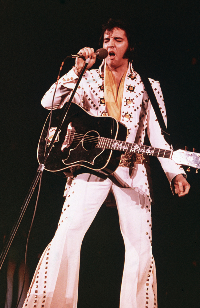 Elvis PresleyA rock and roll királyával több alkalommal is találkozhattak a nézők a halála után