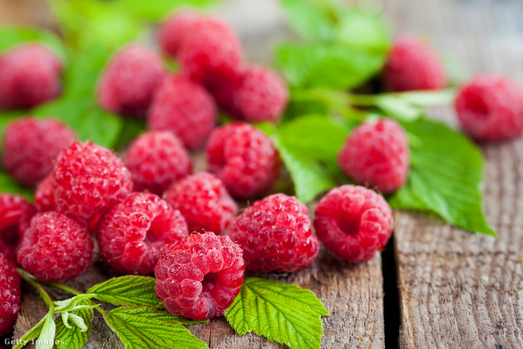 A málna sem maradhat ki a sorból: 150 gramm ebből a piros kis csodából mintegy 22 milligramm magnéziumot tartalmaz, miközben alacsony a kalóriatartalma és tele van antioxidánsokkal. (Fotó: Ekaterina Smirnova / Getty Images Hungary)