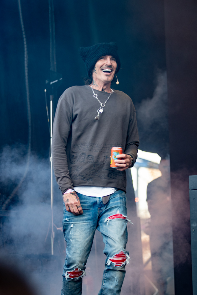 Tommy LeeJobb, ha a rajongók inkább elfelejtik, hogy közös képet készítsenek a Mötley Crüe dobosával