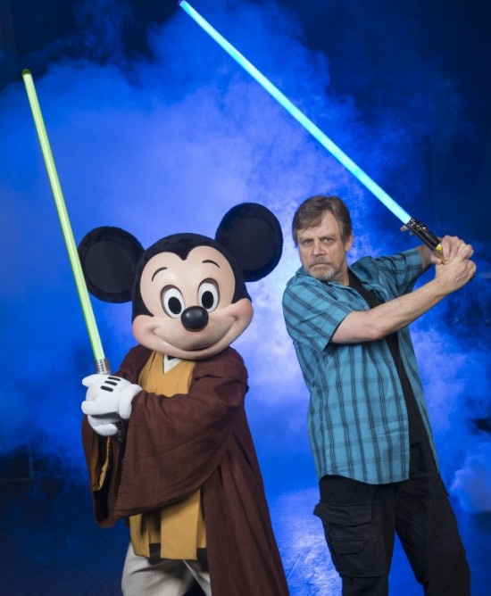 Mark-Hamill-Lightsaber-550x668