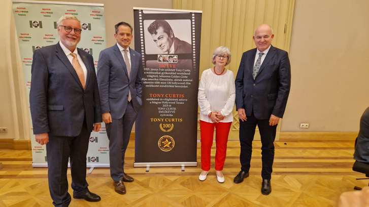 Bokor Balázs, a Magyar Hollywood Tanács Egyesület elnöke, Robert J. Palladino, az Egyesült Államok budapesti ügyvivője, Horváthné dr. Fekszi Márta, az Origo Filmstúdió vezérigazgatója és Szalay-Bobrovniczky Vince, civil és társadalmi kapcsolatokért felelős államtitkár