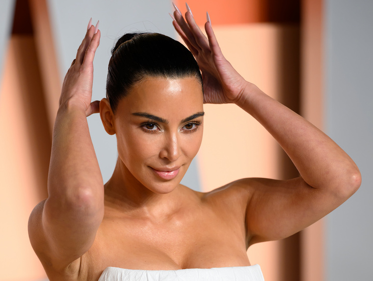 Kim Kardashian„Ha évekkel ezelőtt, a karrierem kezdetén kérdeztek volna, bármit megtettem volna, hogy híres legyek