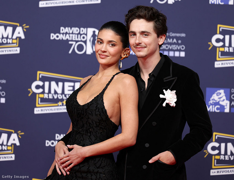 Kylie korábban már elmondta, hogy megbánta a mellnagyobbítást, de most ez a vallomás új megvilágításba került. (Fotó: Elisabetta A. Villa / Getty Images Hungary)