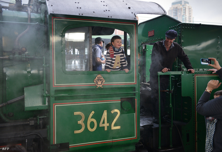 000 Hkg9910814